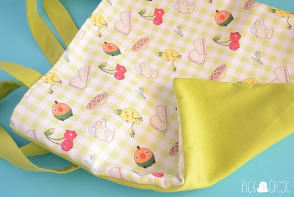 Totebag artesanal hecha a mano con estampado de pollofrutas picnic kawaii