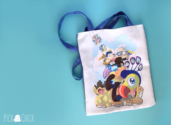 Totebag artesanal hecha a mano con ilustración de Up, pelicula de pixar